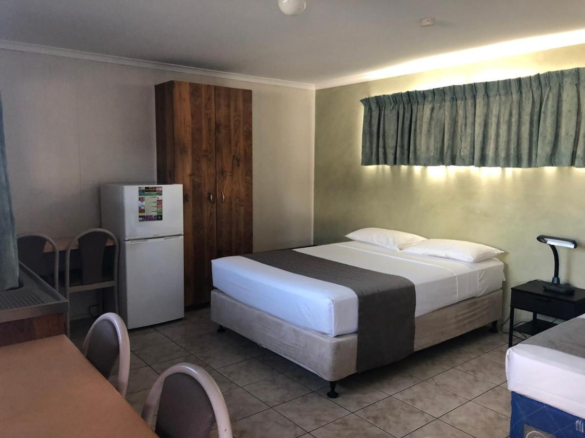 麦凯汽车旅馆 外观 照片